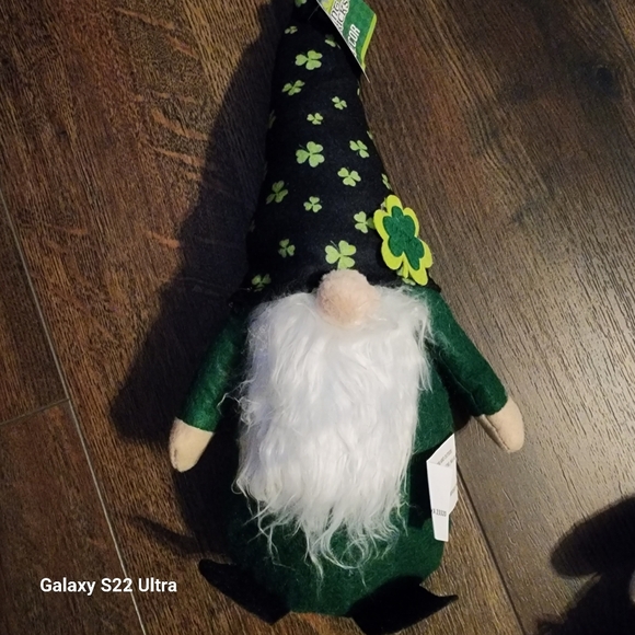 St. Patrick's Couple Gnomes- - Picture 4 of 5